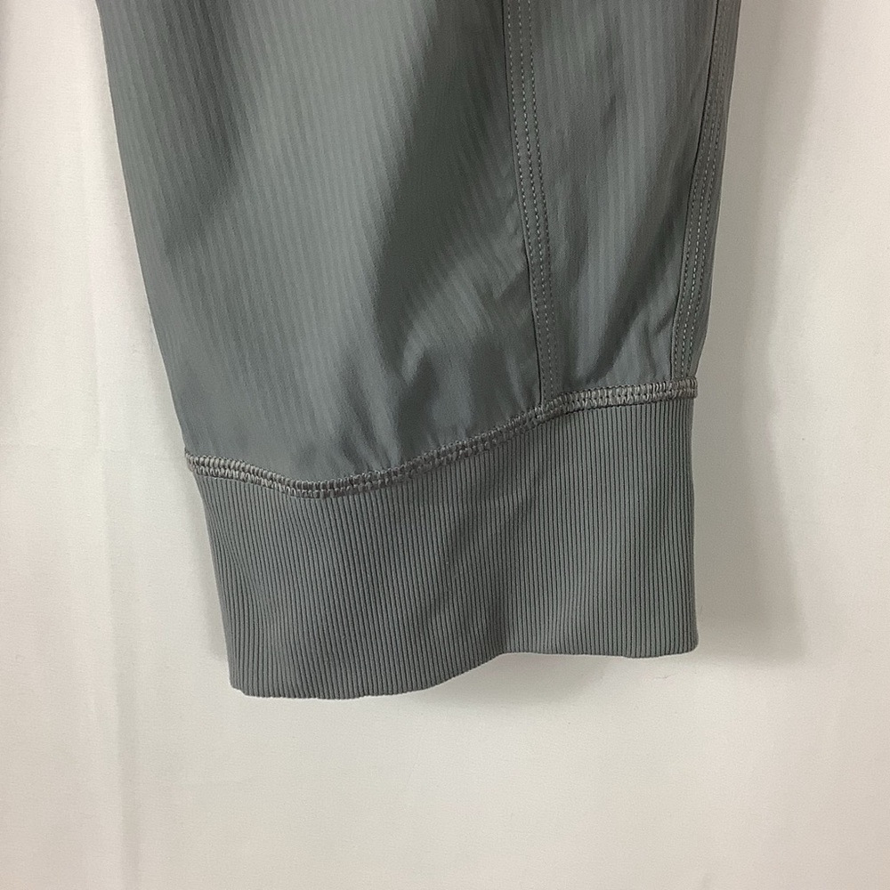 Lululemon ‘In Flux’ Crop Pants - Picture 8 of 10